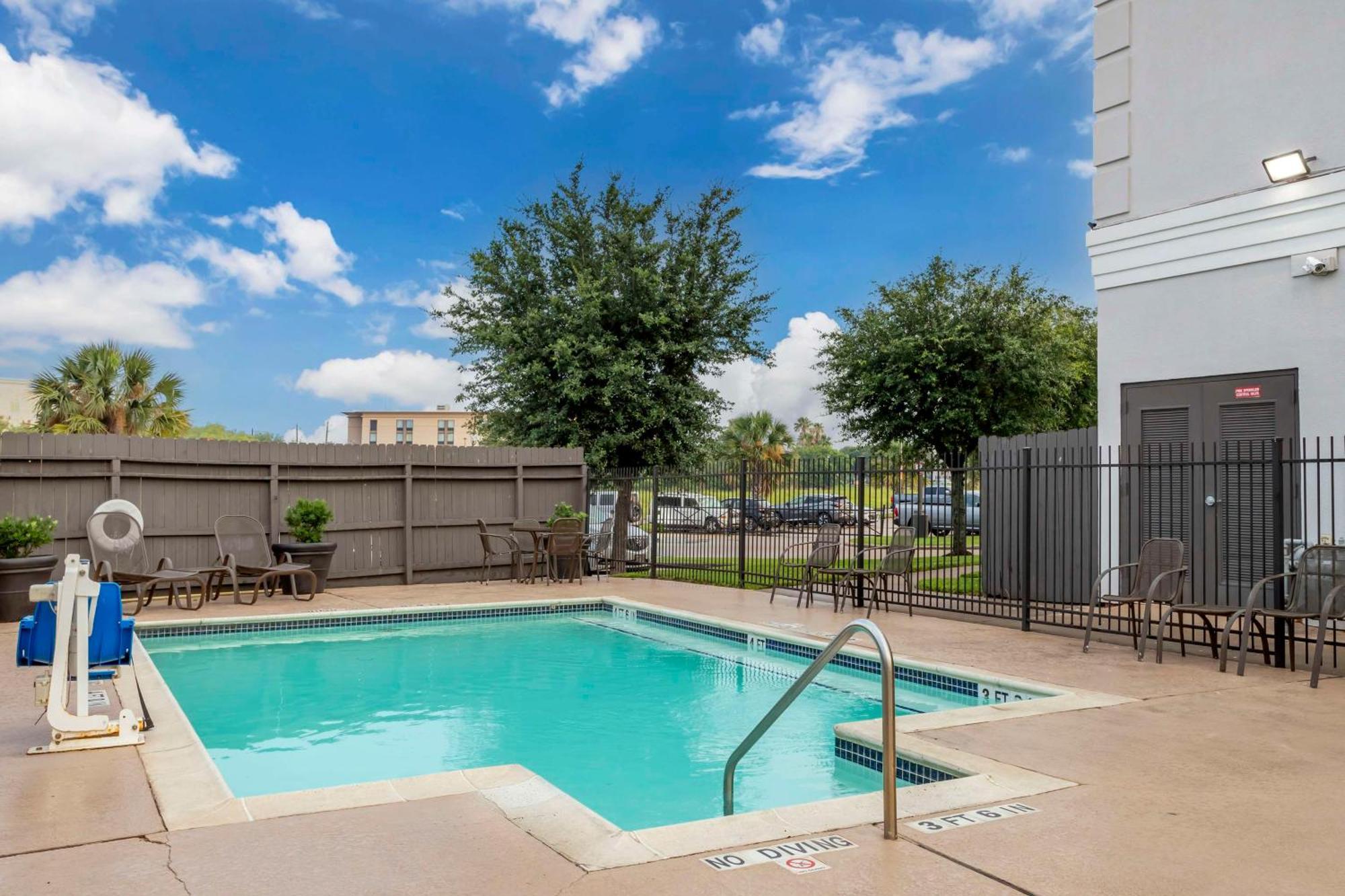 Best Western Plus Hobby Airport Inn And Suites Houston Exterior foto